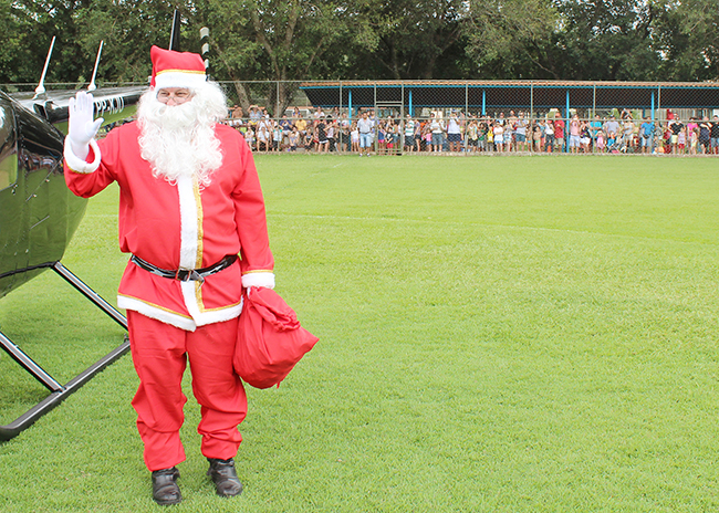 Papai Noel chega em grande estilo no Regatas