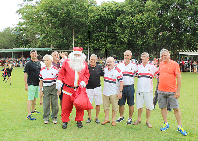 Papai Noel chega em grande estilo no Regatas