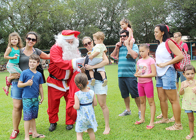Papai Noel chega em grande estilo no Regatas