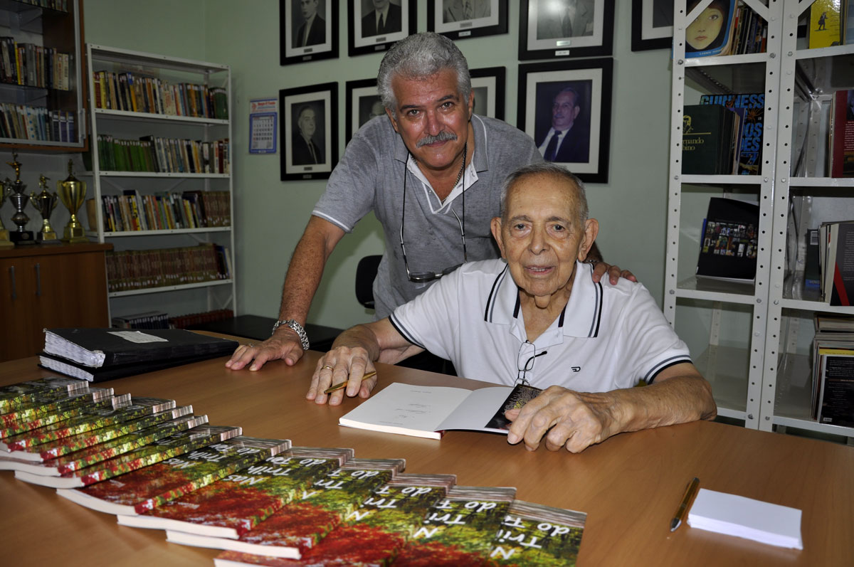 Manhã de Autógrafos do Regatas recebe Wilson Salgado