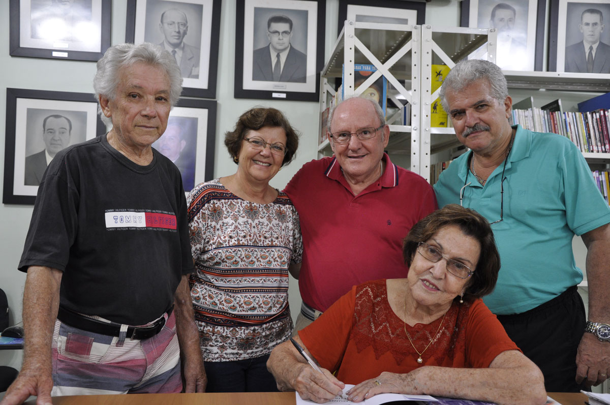 Escritora Rita Mourão participou da Manhã de Autógrafos