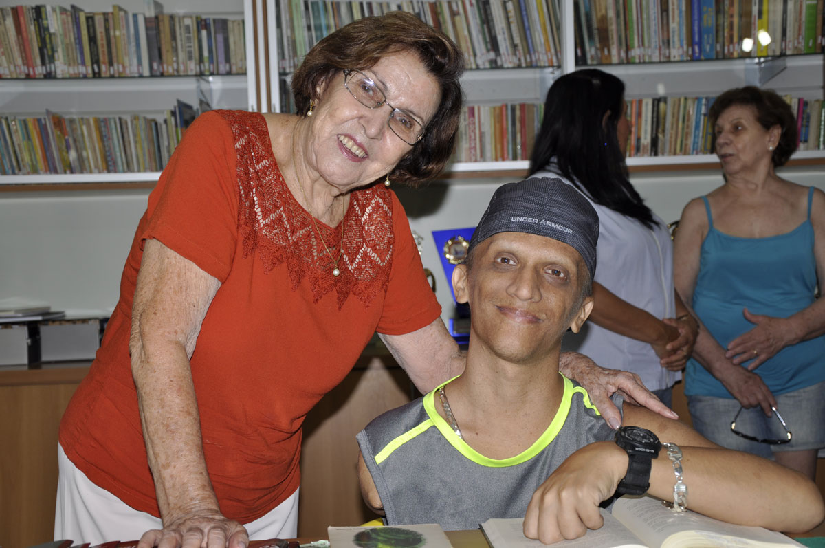 Escritora Rita Mourão participou da Manhã de Autógrafos