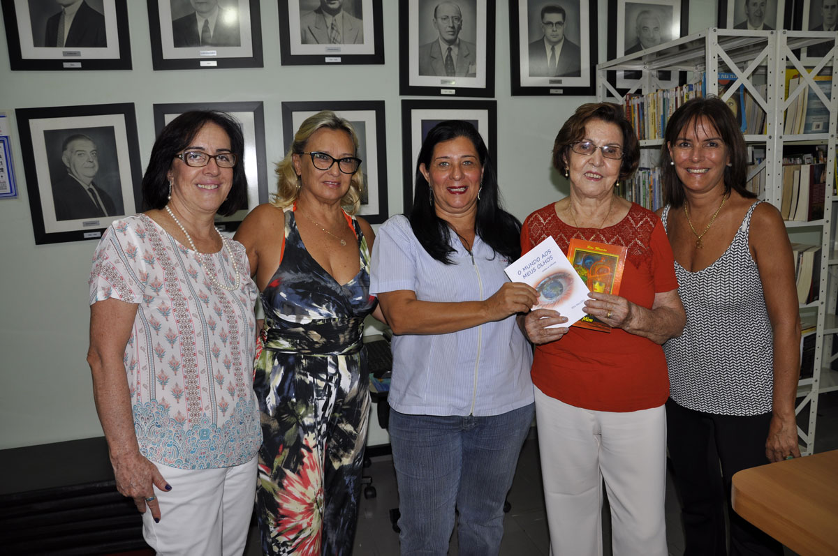 Escritora Rita Mourão participou da Manhã de Autógrafos