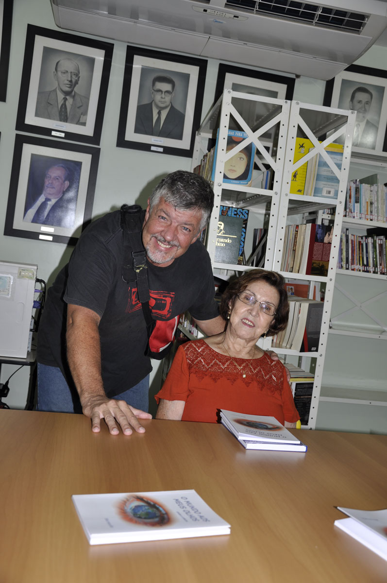 Escritora Rita Mourão participou da Manhã de Autógrafos