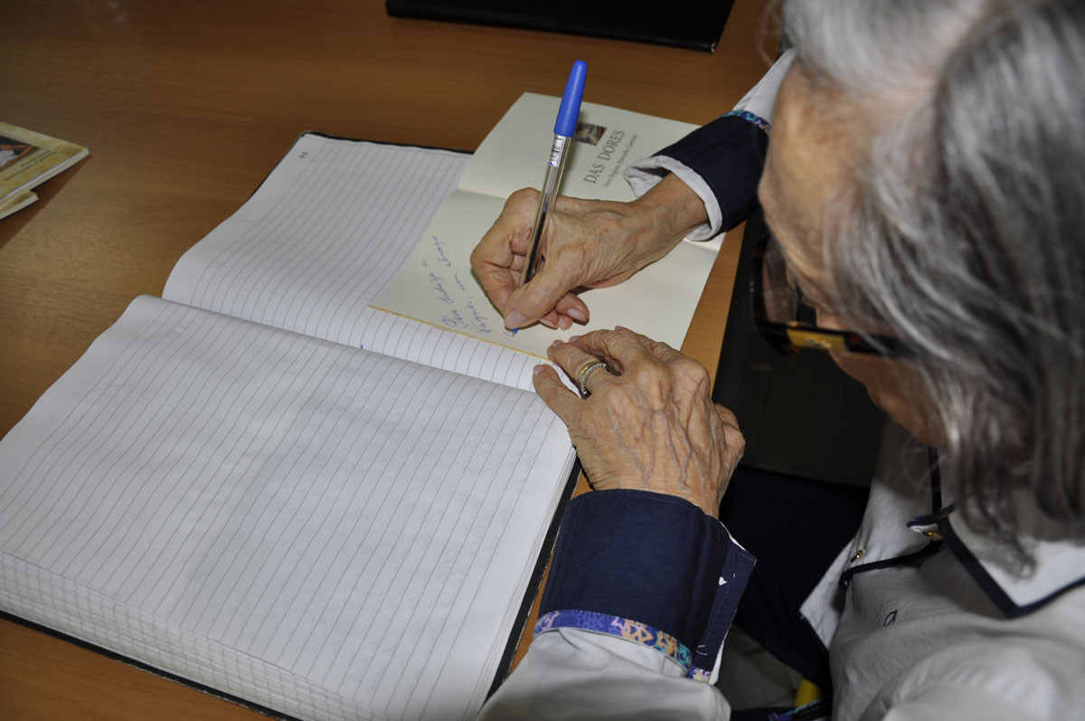 VERA REGINA MARÇALLO GAETANI NA BIBLIOTECA DO REGATAS