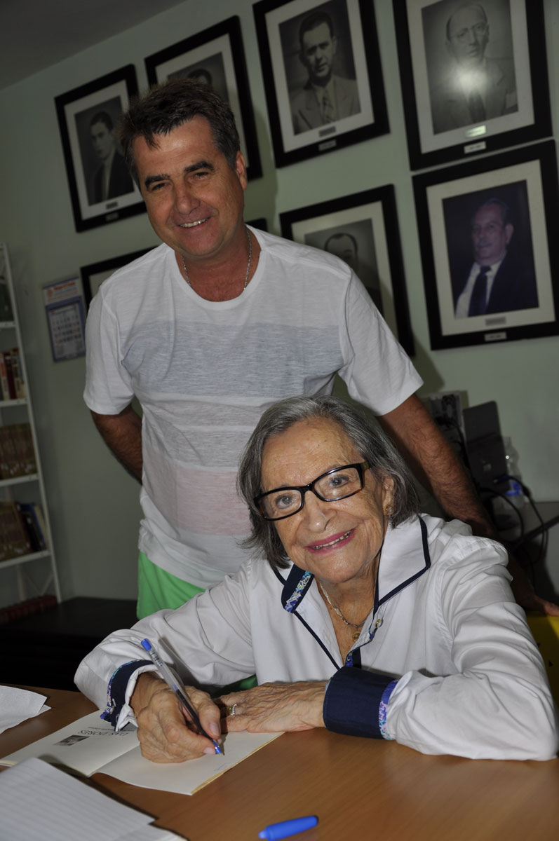 VERA REGINA MARÇALLO GAETANI NA BIBLIOTECA DO REGATAS