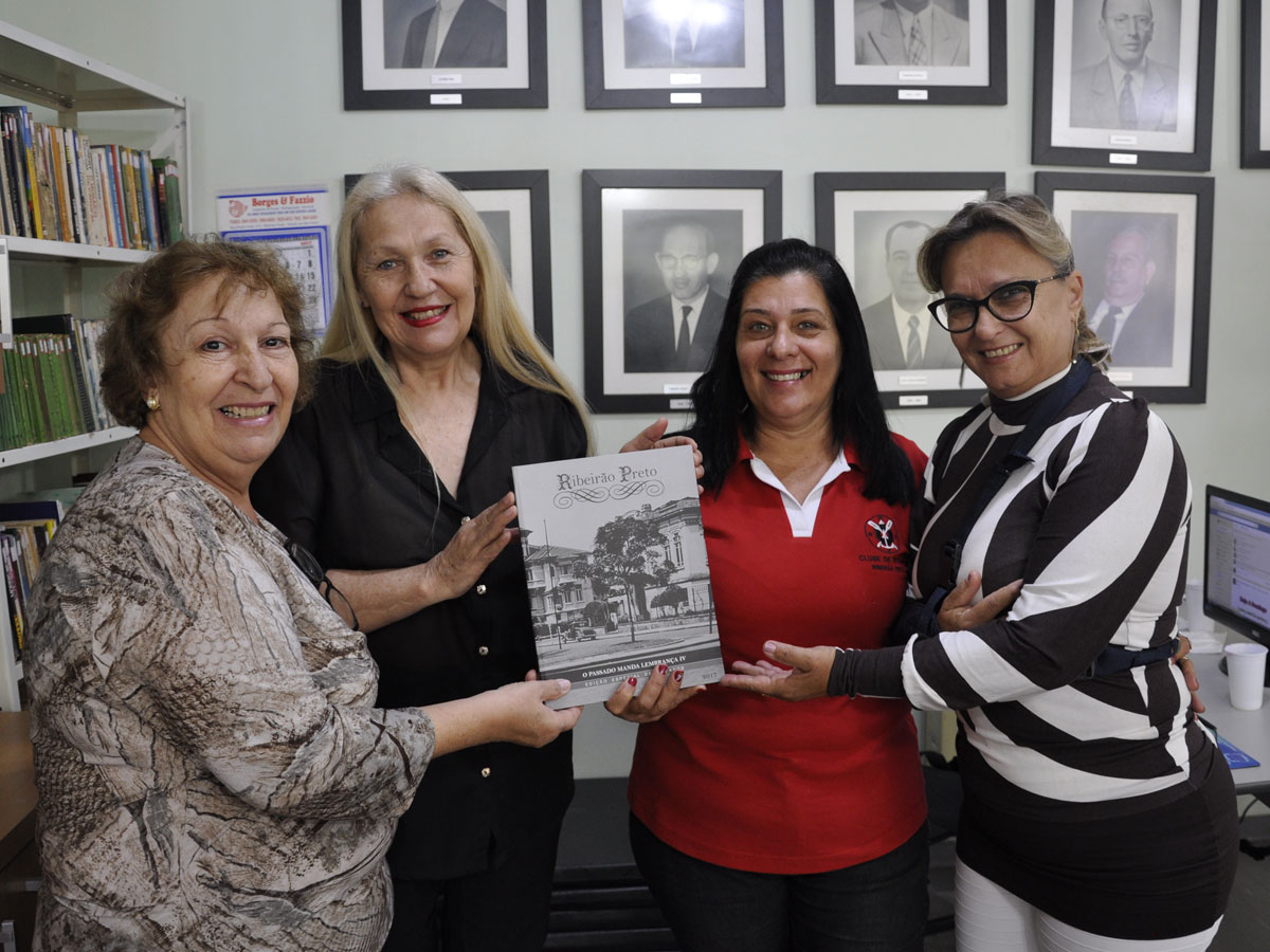 Elza Rossato, Dra. Fernanda Ripamonte e Antonio Carlos Tórtoro, na Biblioteca do Clube de Regatas