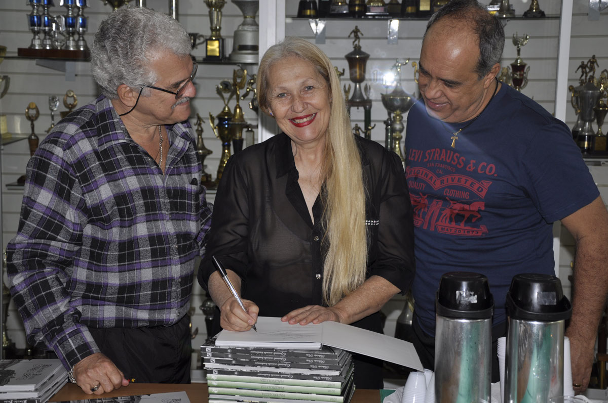 Elza Rossato, Dra. Fernanda Ripamonte e Antonio Carlos Tórtoro, na Biblioteca do Clube de Regatas