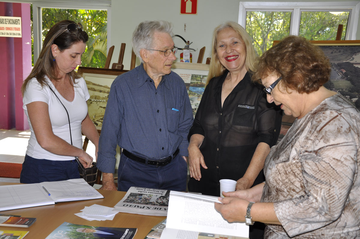 Elza Rossato, Dra. Fernanda Ripamonte e Antonio Carlos Tórtoro, na Biblioteca do Clube de Regatas