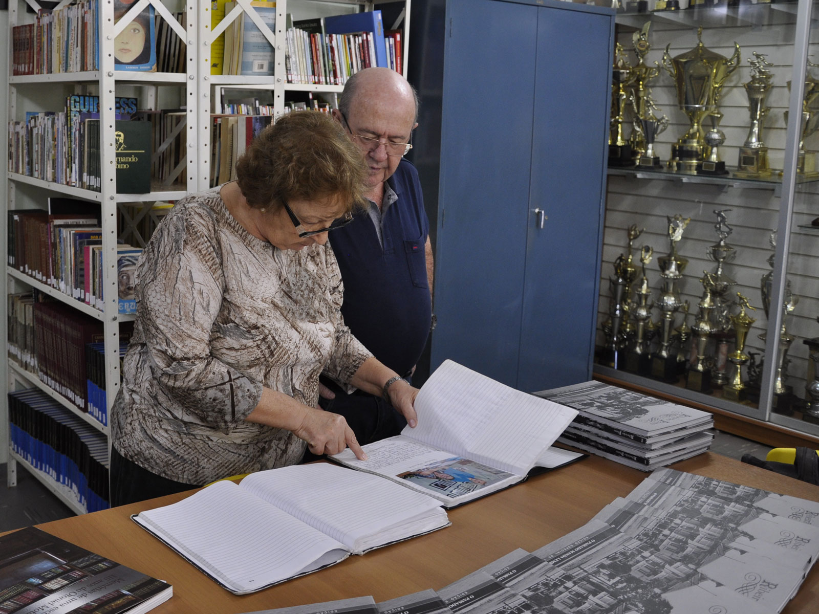 Elza Rossato, Dra. Fernanda Ripamonte e Antonio Carlos Tórtoro, na Biblioteca do Clube de Regatas