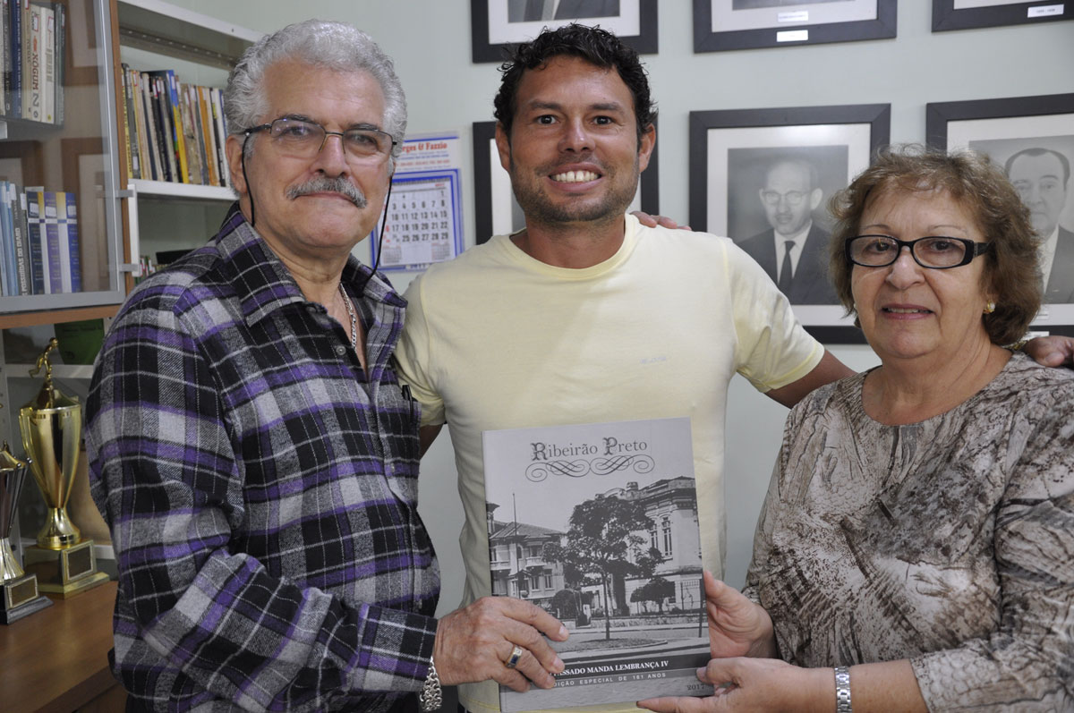 Elza Rossato, Dra. Fernanda Ripamonte e Antonio Carlos Tórtoro, na Biblioteca do Clube de Regatas