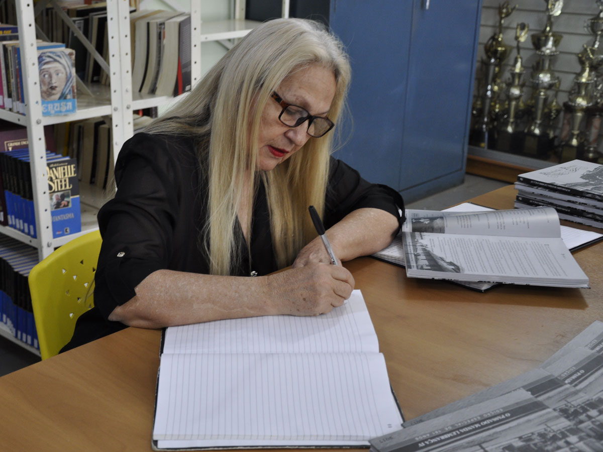 Elza Rossato, Dra. Fernanda Ripamonte e Antonio Carlos Tórtoro, na Biblioteca do Clube de Regatas