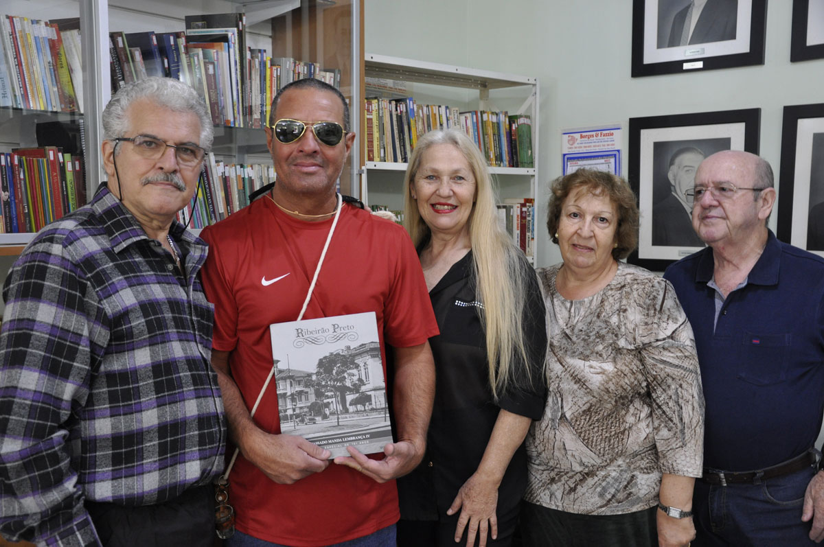 Elza Rossato, Dra. Fernanda Ripamonte e Antonio Carlos Tórtoro, na Biblioteca do Clube de Regatas