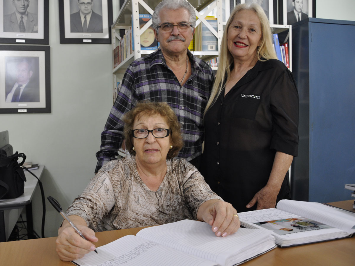 Elza Rossato, Dra. Fernanda Ripamonte e Antonio Carlos Tórtoro, na Biblioteca do Clube de Regatas