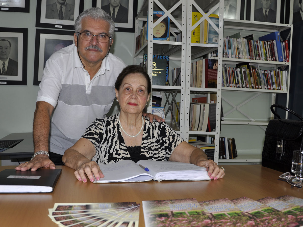 MARLENE B. CERVIGLIERI  NA BIBLIOTECA DO CLUBE DE REGATAS