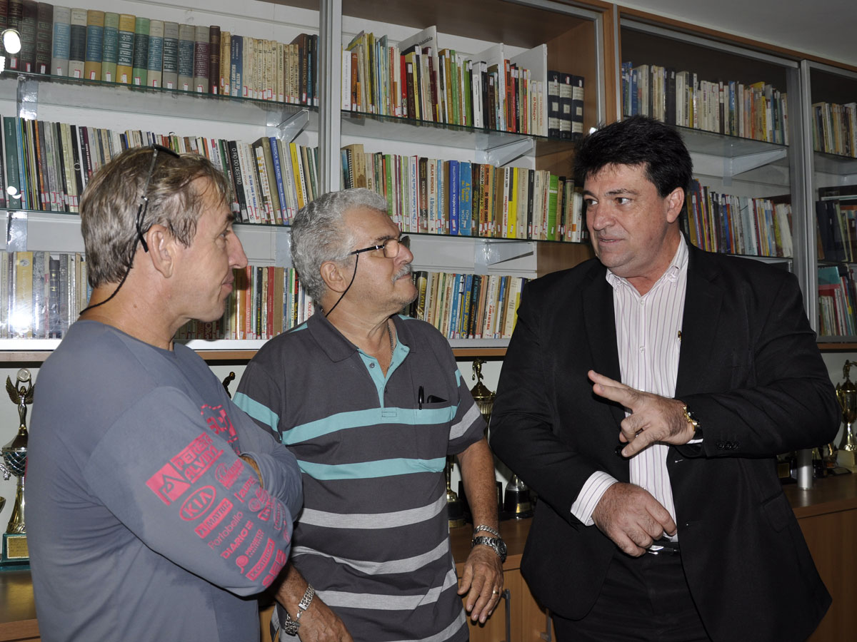 GERALDO COSSALTER  NA BIBLIOTECA DO CLUBE DE REGATAS II