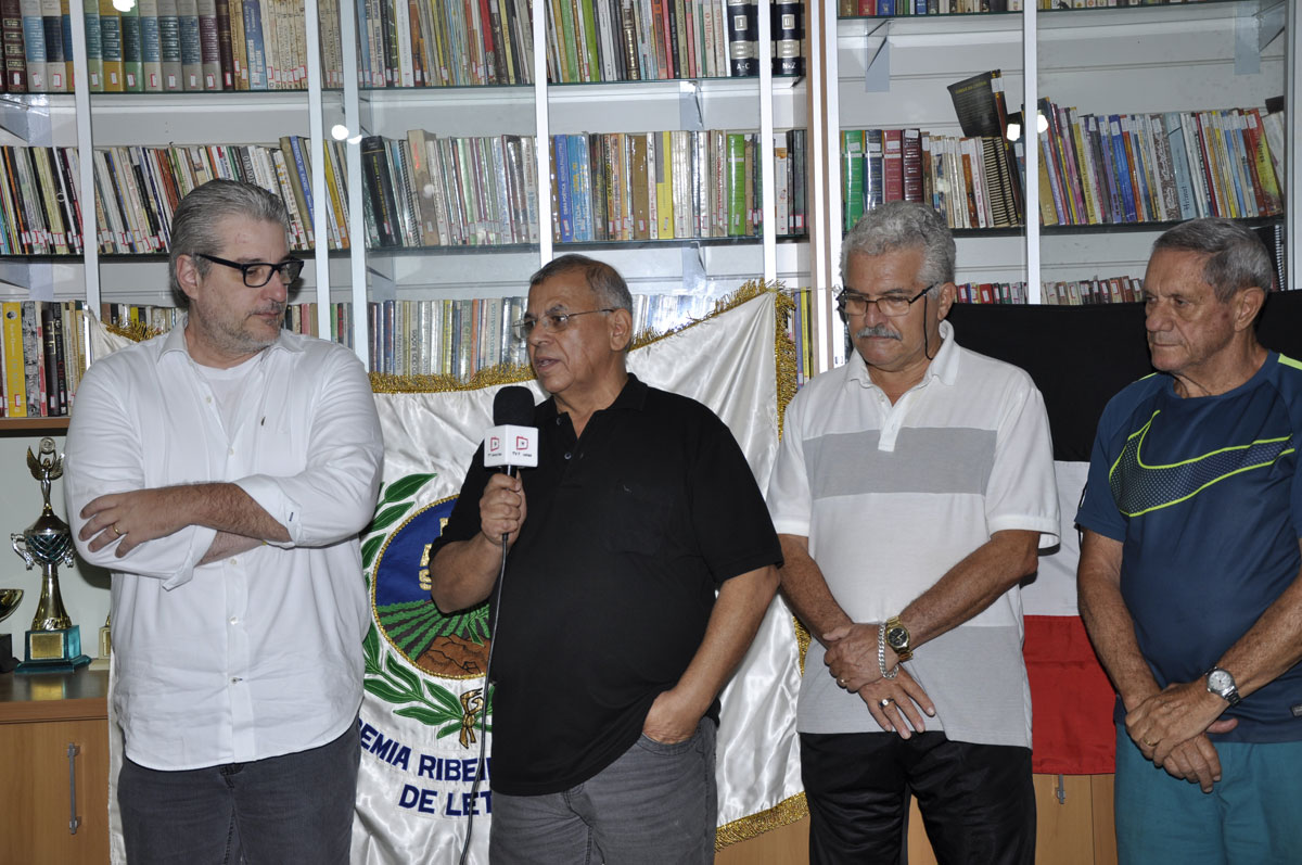 ACADEMIA RBEIRÃOPRETANA DE LETRAS  NA BIBLIOTECA DO REGATAS