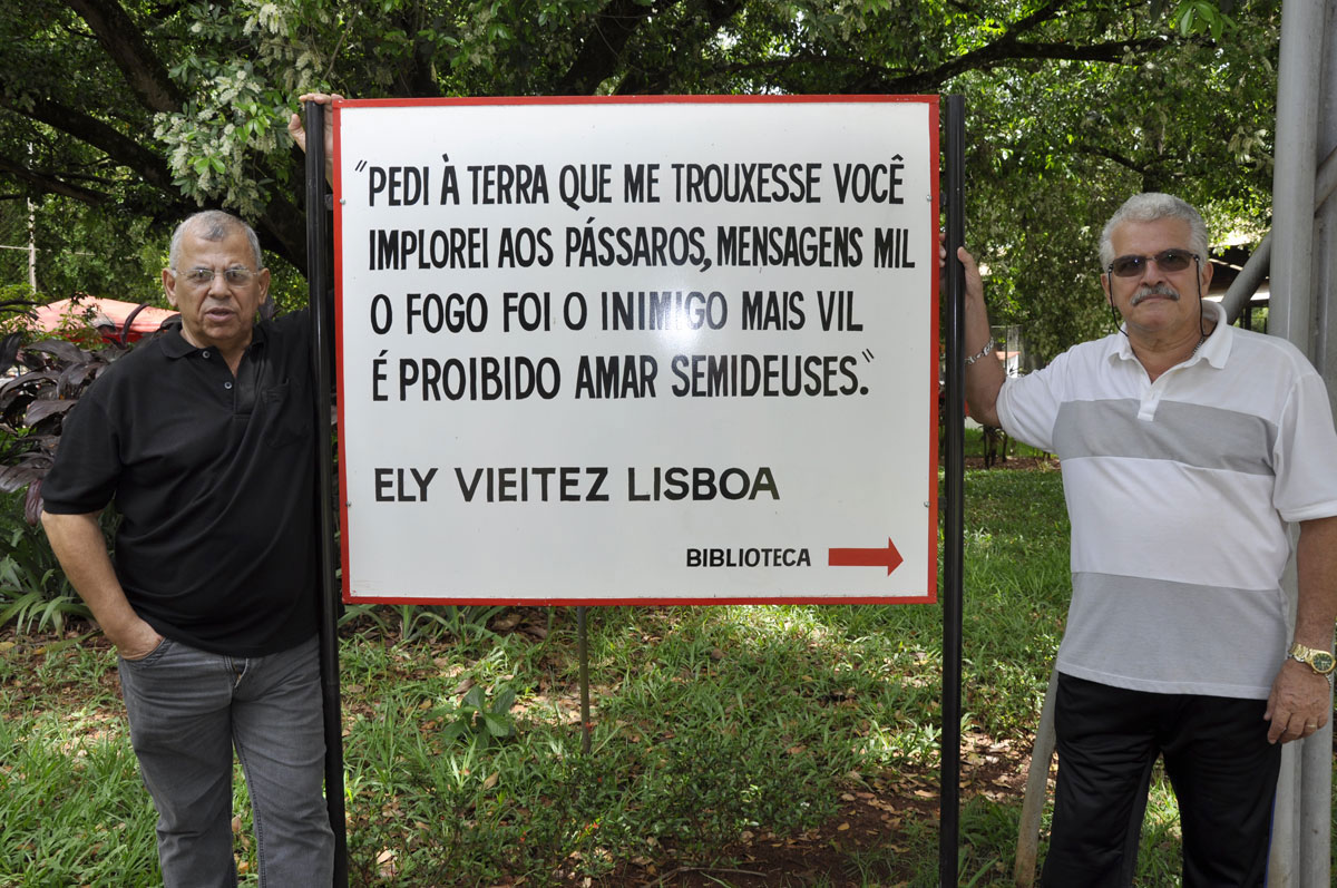 ACADEMIA RBEIRÃOPRETANA DE LETRAS  NA BIBLIOTECA DO REGATAS