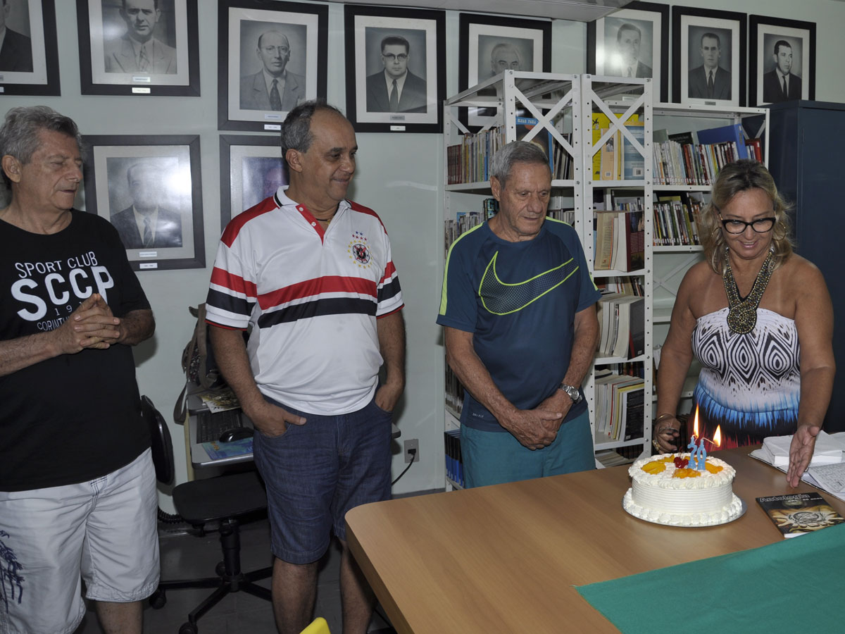 ACADEMIA RBEIRÃOPRETANA DE LETRAS  NA BIBLIOTECA DO REGATAS