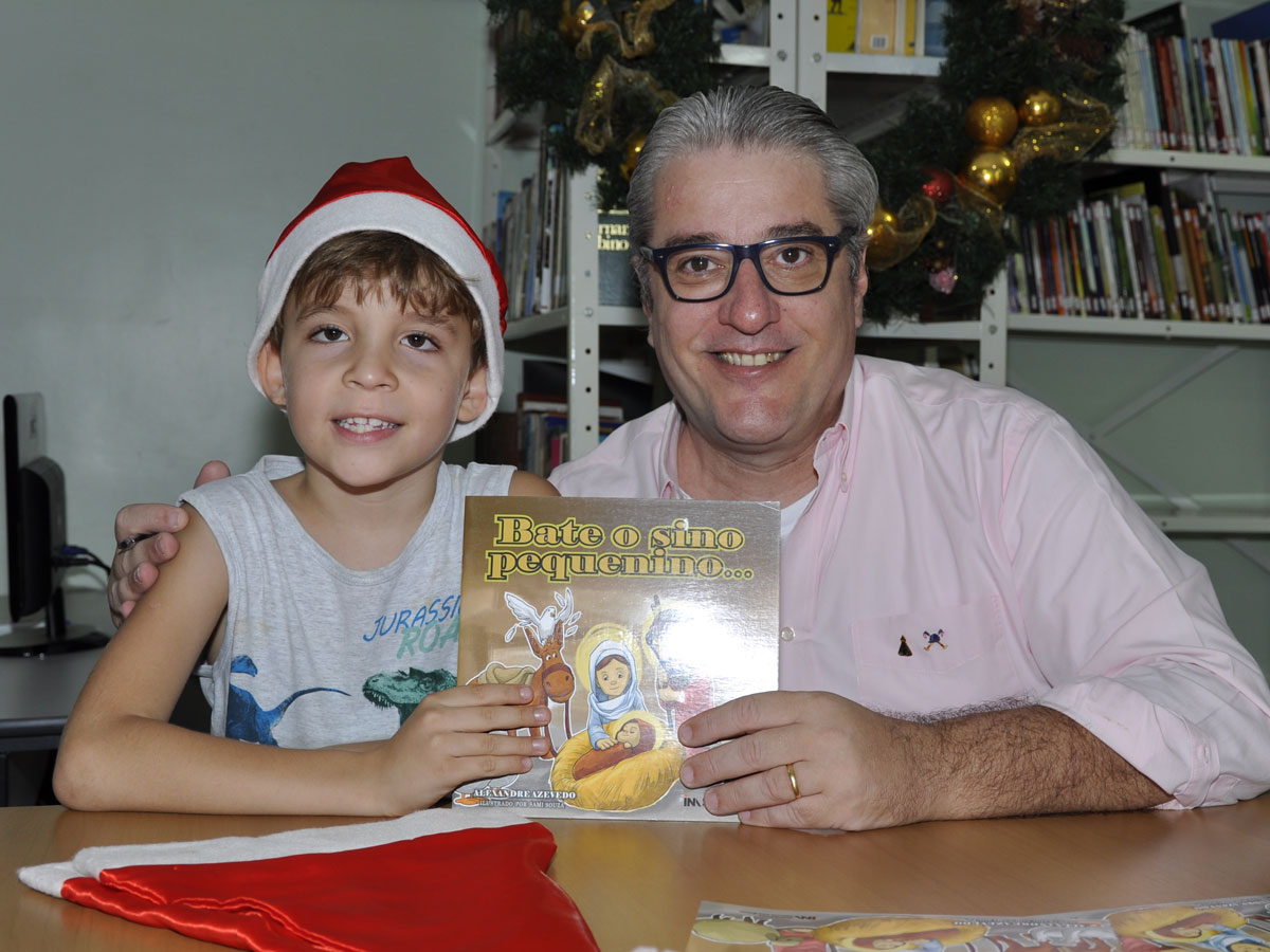 Bate o Sino Pequenino…  NA BIBLIOTECA DO CLUBE DE REGATAS