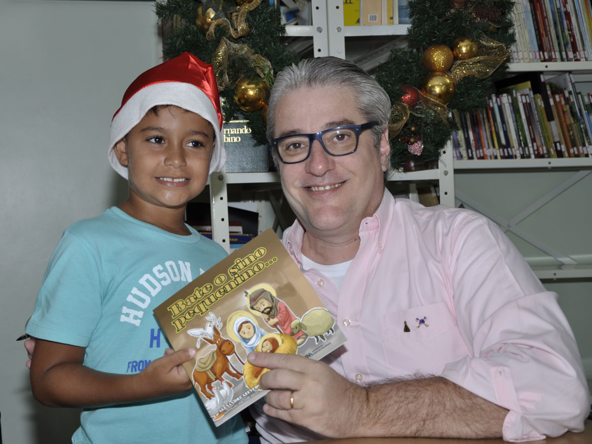 Bate o Sino Pequenino…  NA BIBLIOTECA DO CLUBE DE REGATAS