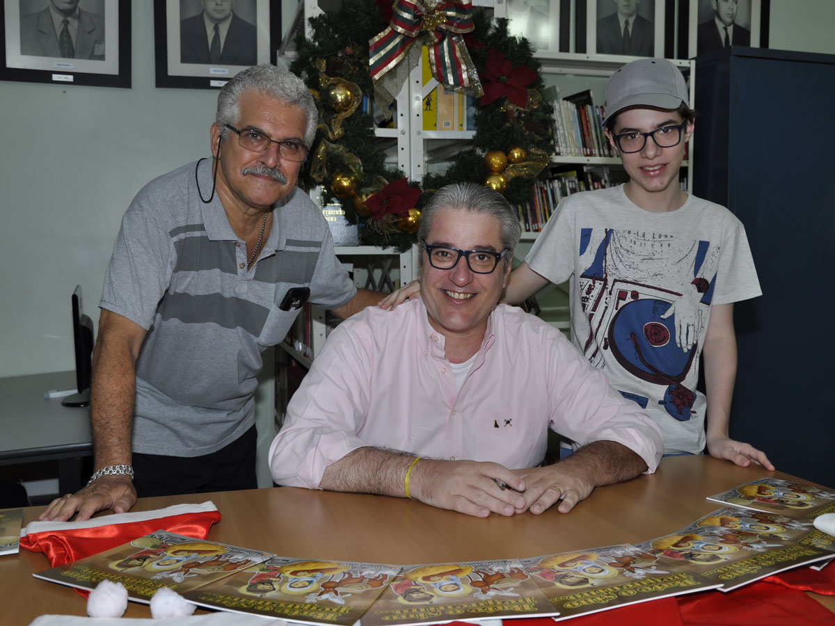 Bate o Sino Pequenino…  NA BIBLIOTECA DO CLUBE DE REGATAS