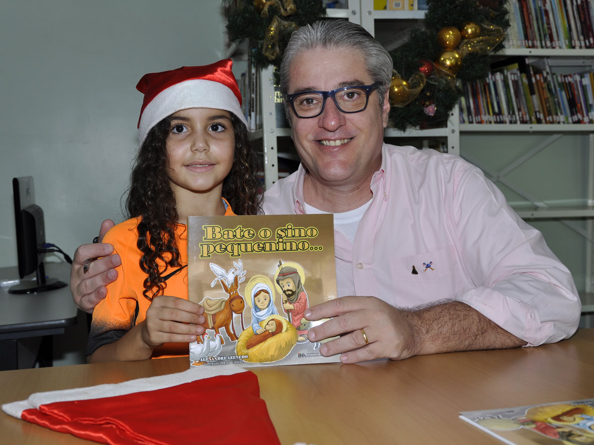 Bate o Sino Pequenino…  NA BIBLIOTECA DO CLUBE DE REGATAS