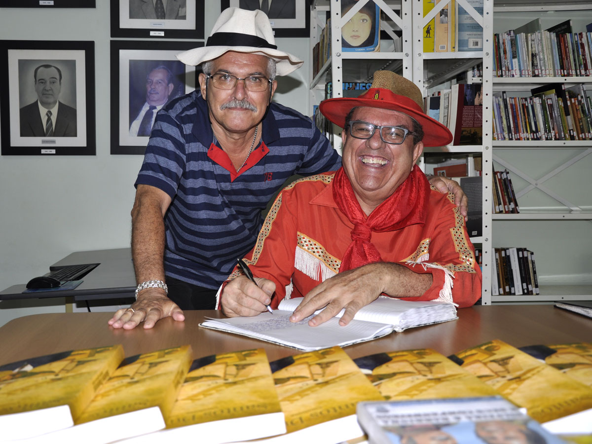 OSMAR BARRA NA BIBLIOTECA DO CLUBE DE REGATAS