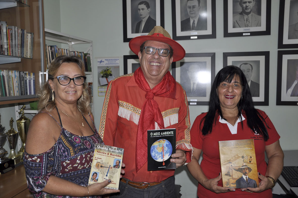 OSMAR BARRA NA BIBLIOTECA DO CLUBE DE REGATAS