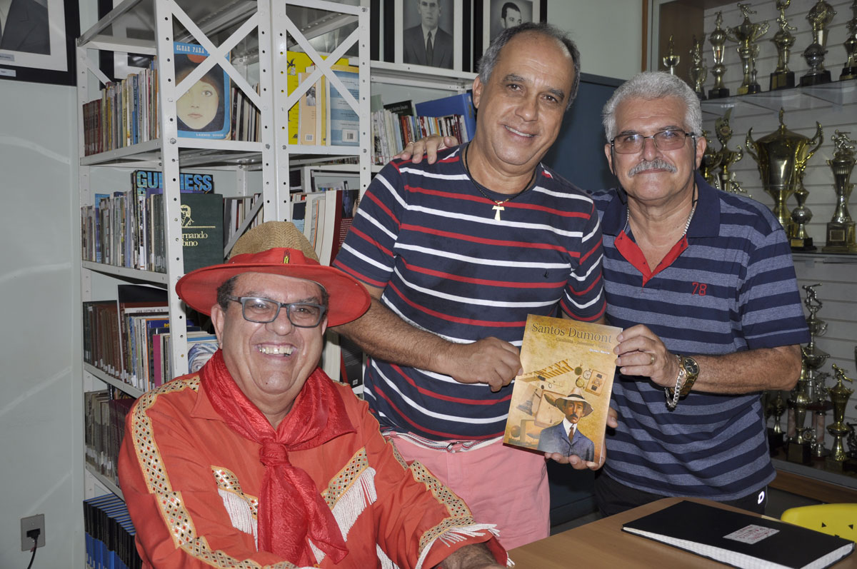 OSMAR BARRA NA BIBLIOTECA DO CLUBE DE REGATAS