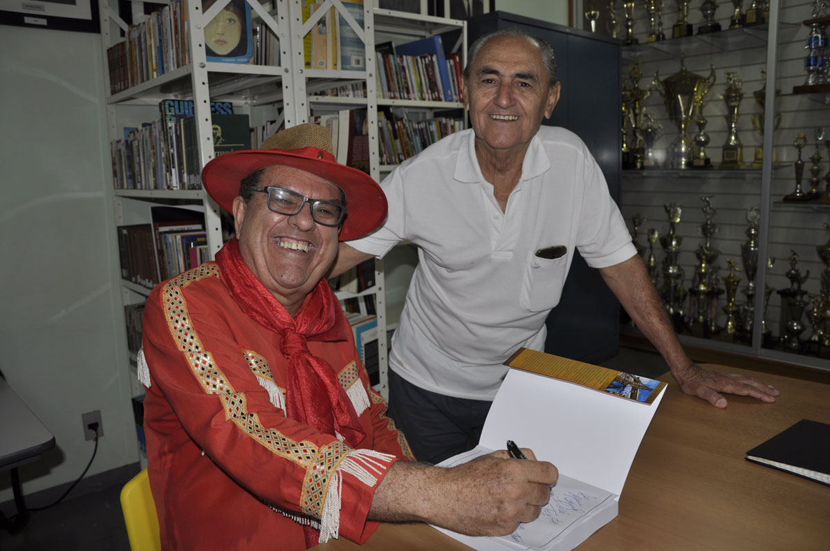 OSMAR BARRA NA BIBLIOTECA DO CLUBE DE REGATAS