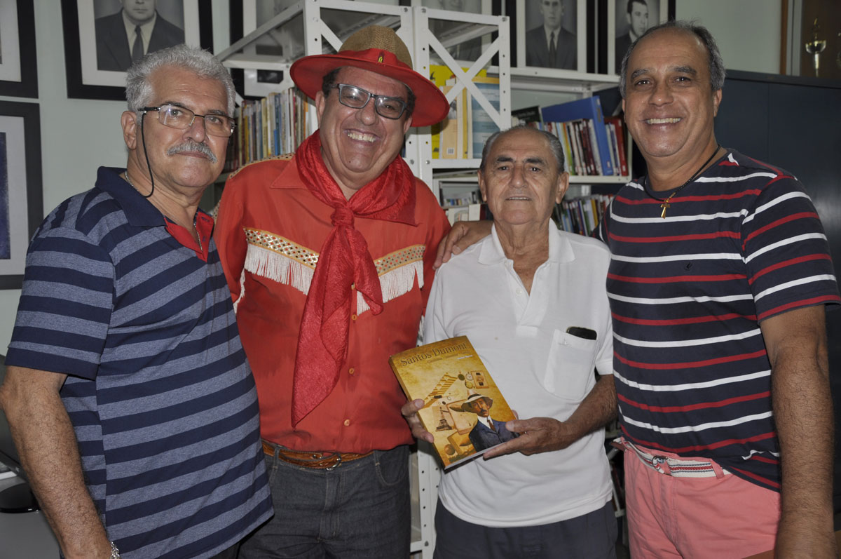 OSMAR BARRA NA BIBLIOTECA DO CLUBE DE REGATAS