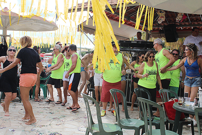 Carnaval do Regatas reúne milhares de foliões.