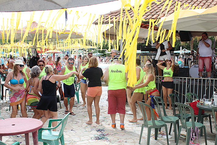 Carnaval do Regatas reúne milhares de foliões.