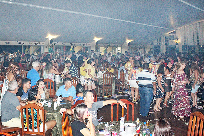 Marchinhas e muita animação marcam o Pré-carnaval do Regatas