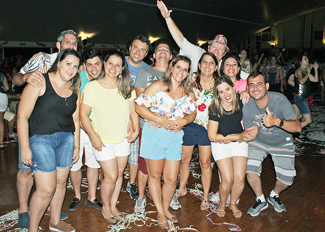 Marchinhas e muita animação marcam o Pré-carnaval do Regatas