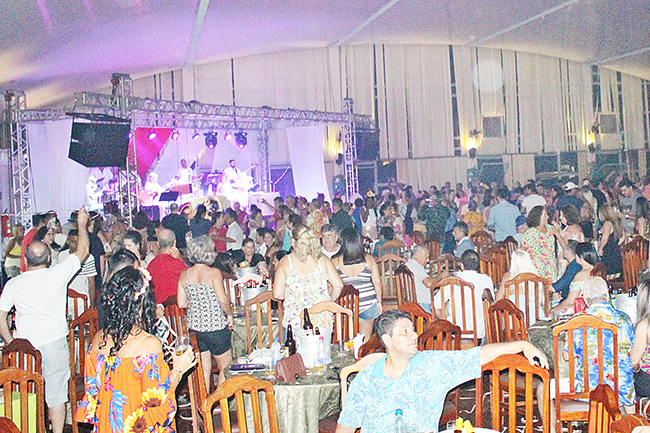 Marchinhas e muita animação marcam o Pré-carnaval do Regatas