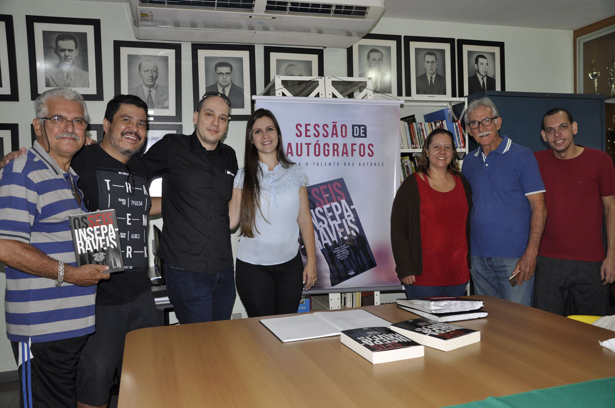 MÁRCIA CARVALHO NA BIBLIOTECA DO CLUBE DE REGATAS