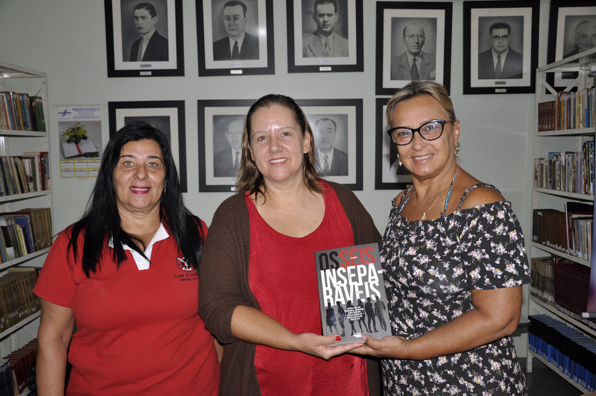 MÁRCIA CARVALHO NA BIBLIOTECA DO CLUBE DE REGATAS