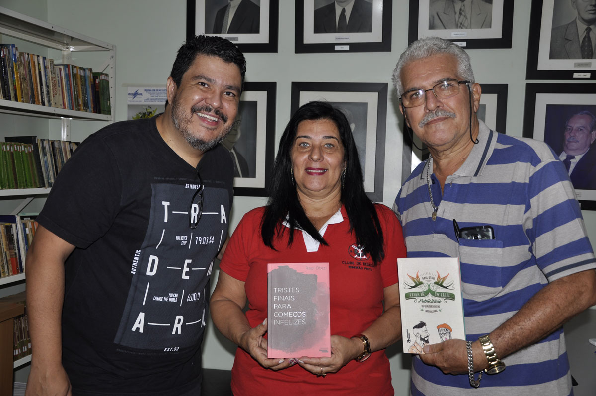 MÁRCIA CARVALHO NA BIBLIOTECA DO CLUBE DE REGATAS