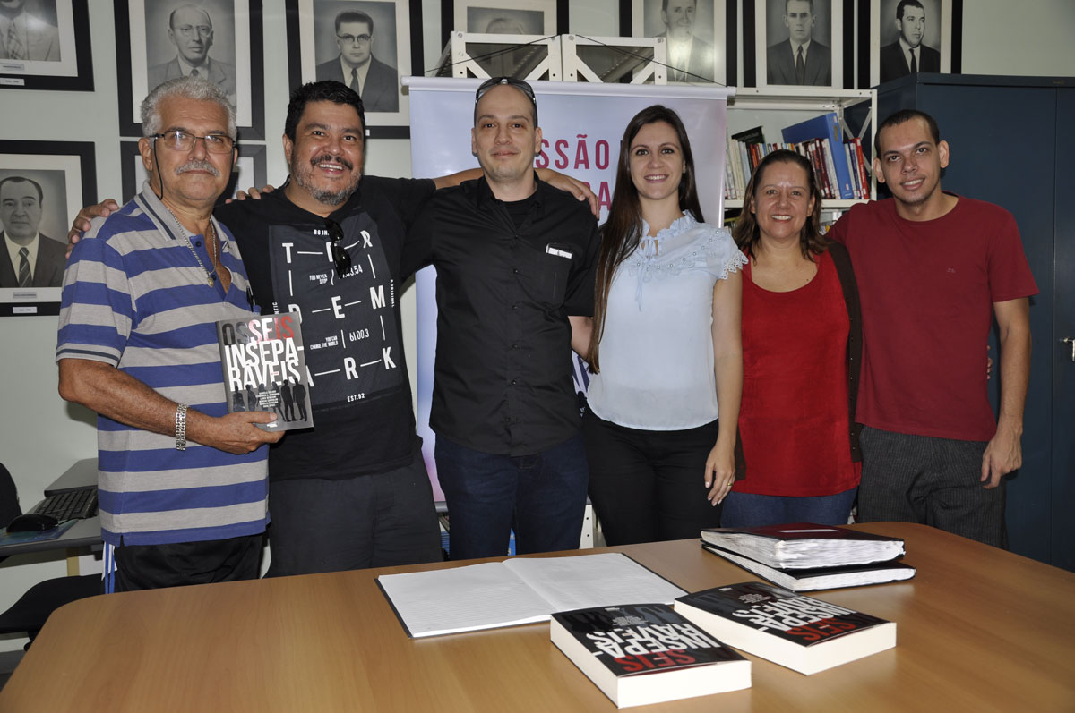 MÁRCIA CARVALHO NA BIBLIOTECA DO CLUBE DE REGATAS