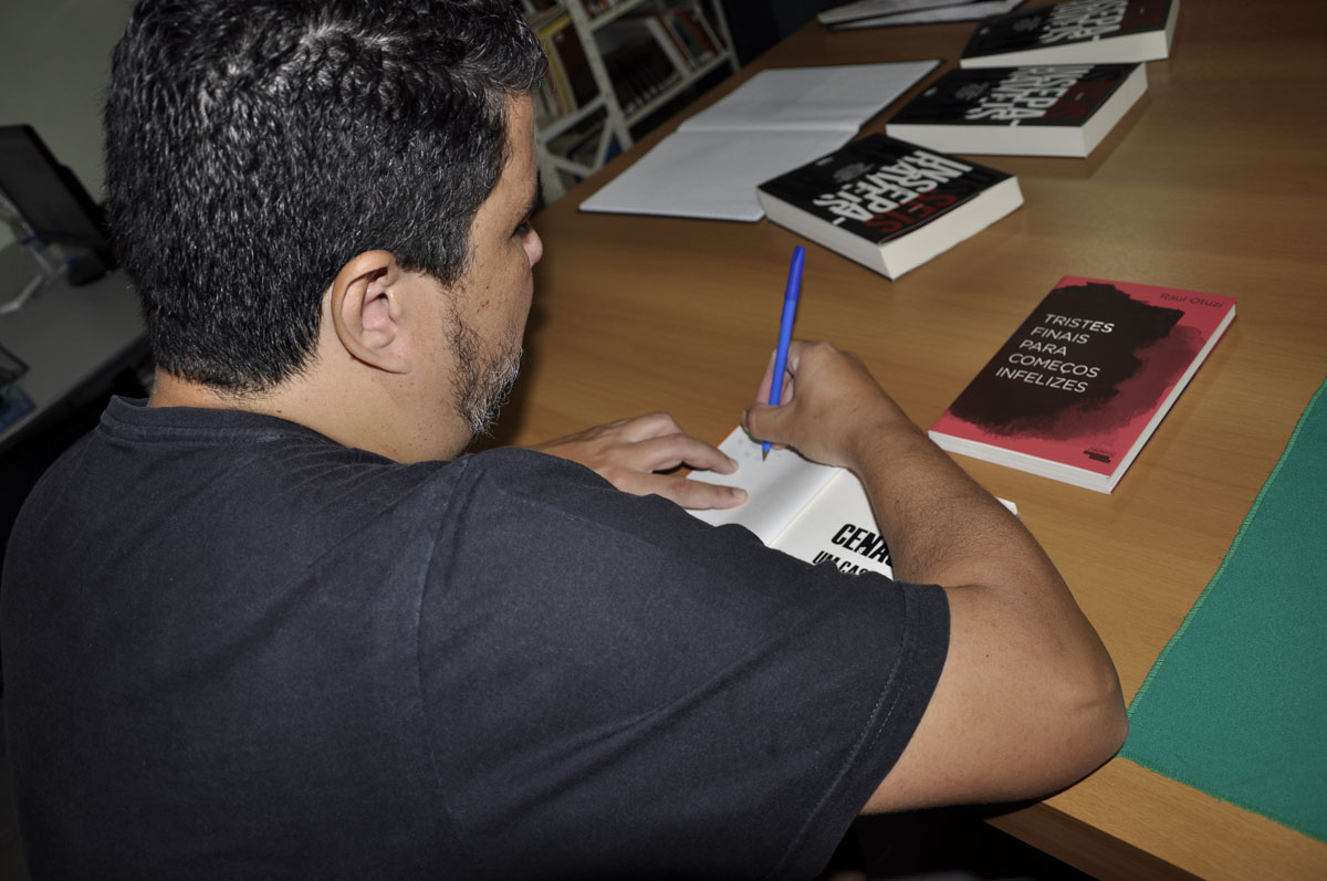 MÁRCIA CARVALHO NA BIBLIOTECA DO CLUBE DE REGATAS