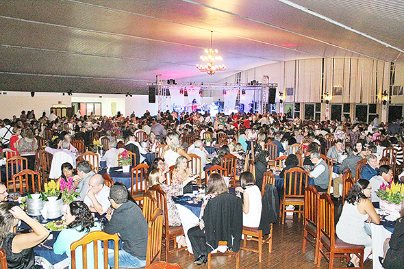 Regatas promove Baile de Dia das Mães