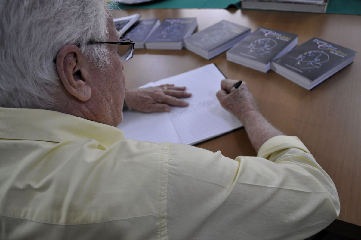 LUIZ FERNANDO VALLADARES NA BIBLIOTECA DO CLUBE DE REGATAS