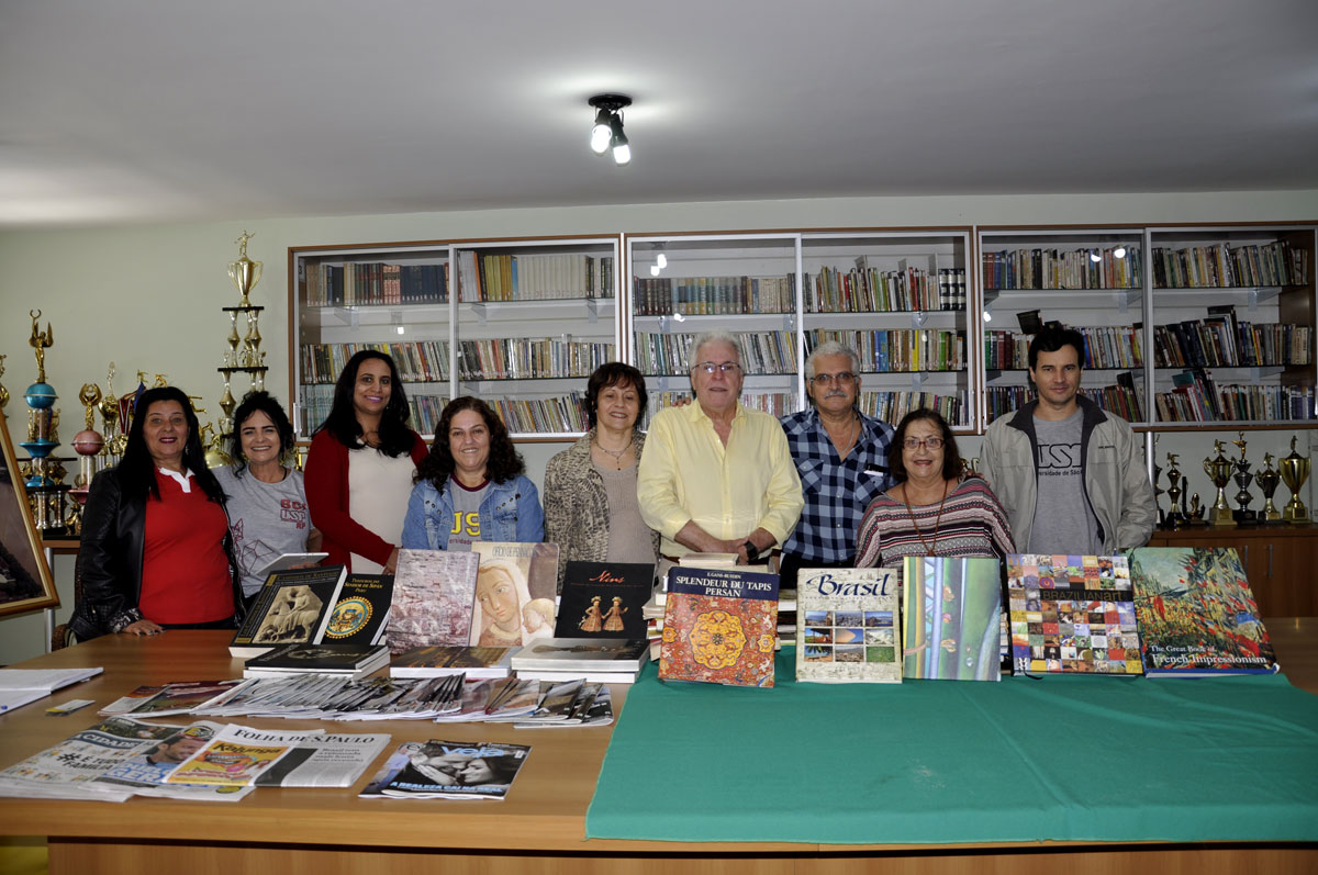 BIBLIOTECA DO REGATAS RECEBE UM “TESOURO”: LIVROS SOBRE ARTE.
