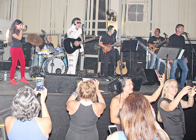 Baile com Elvis Presley Cover e Banda Por do Sol