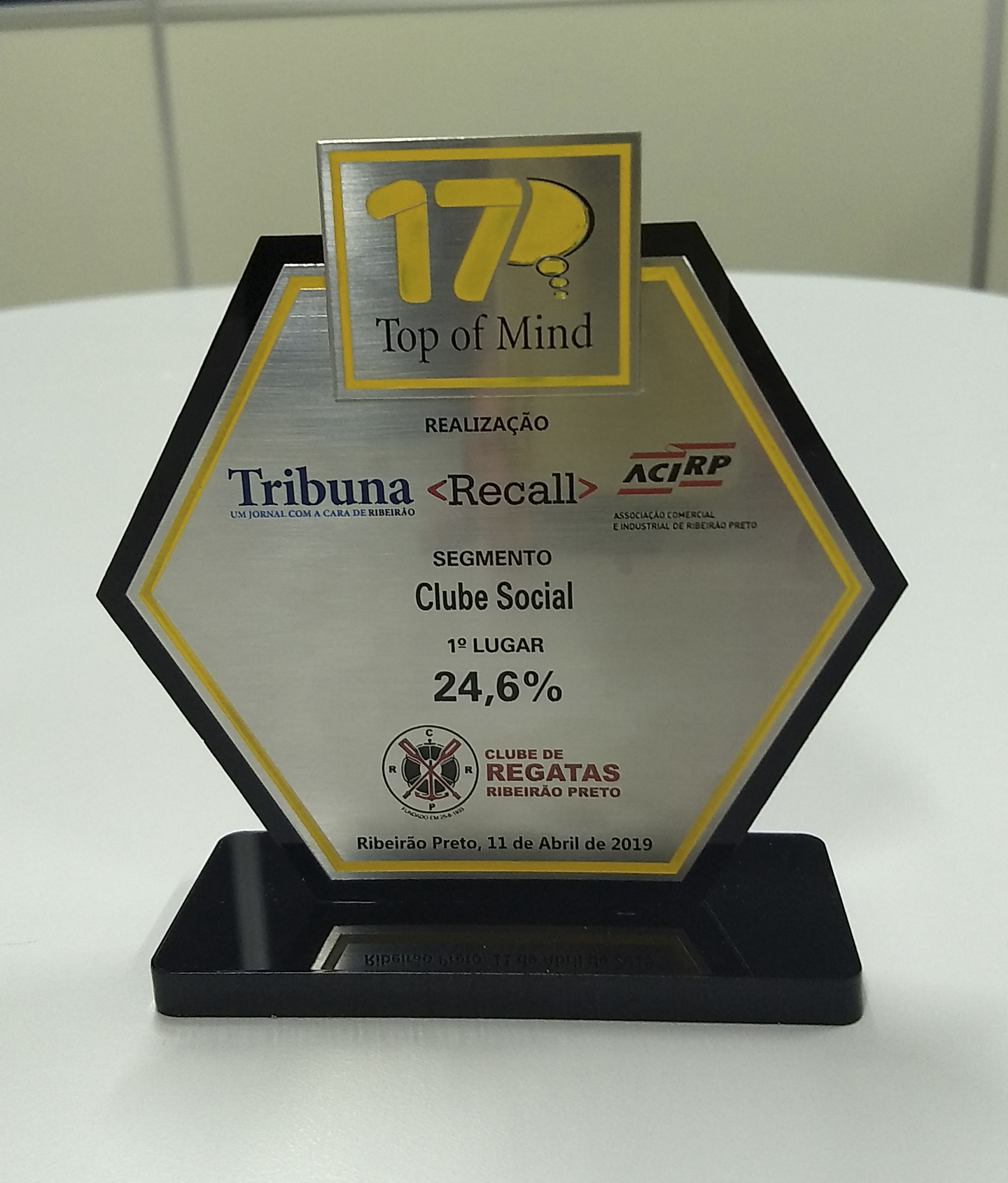 Clube de Regatas recebe o prêmio Top of Mind 2019