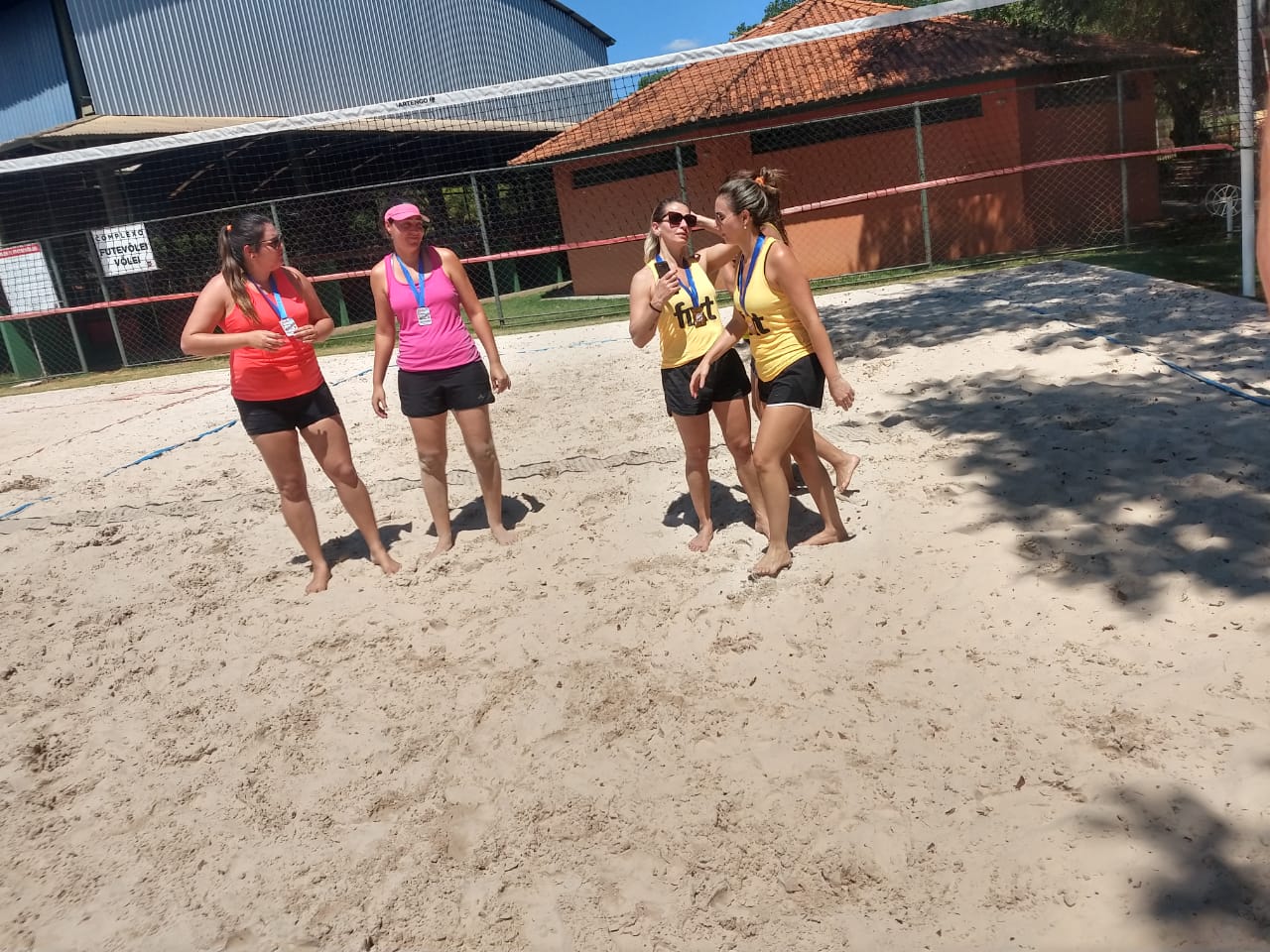 TORNEIO DE VÔLEI DE AREIA -FEMININO