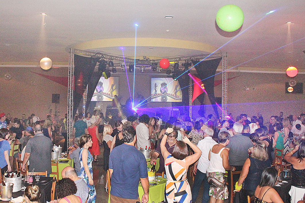 Baile flash back no Acre Clube 