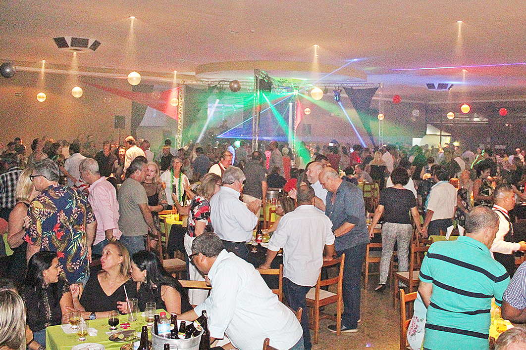 Noite do Flash Back foi um sucesso!